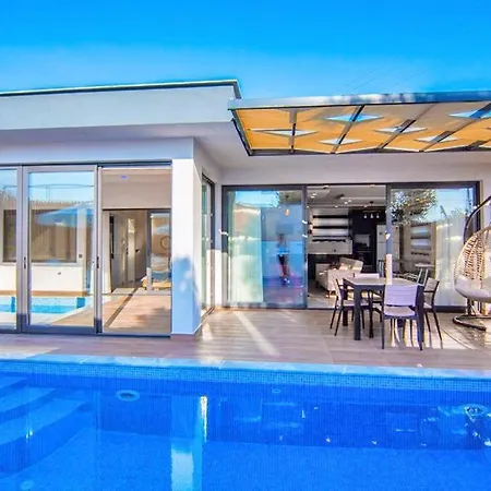 Kalkan'da Kiralık ıç Ve Dış Havuzlu Balayı Villası Villa *