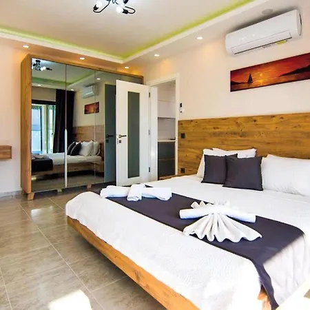 Kalkan'da Kiralık ıç Ve Dış Havuzlu Balayı Villası